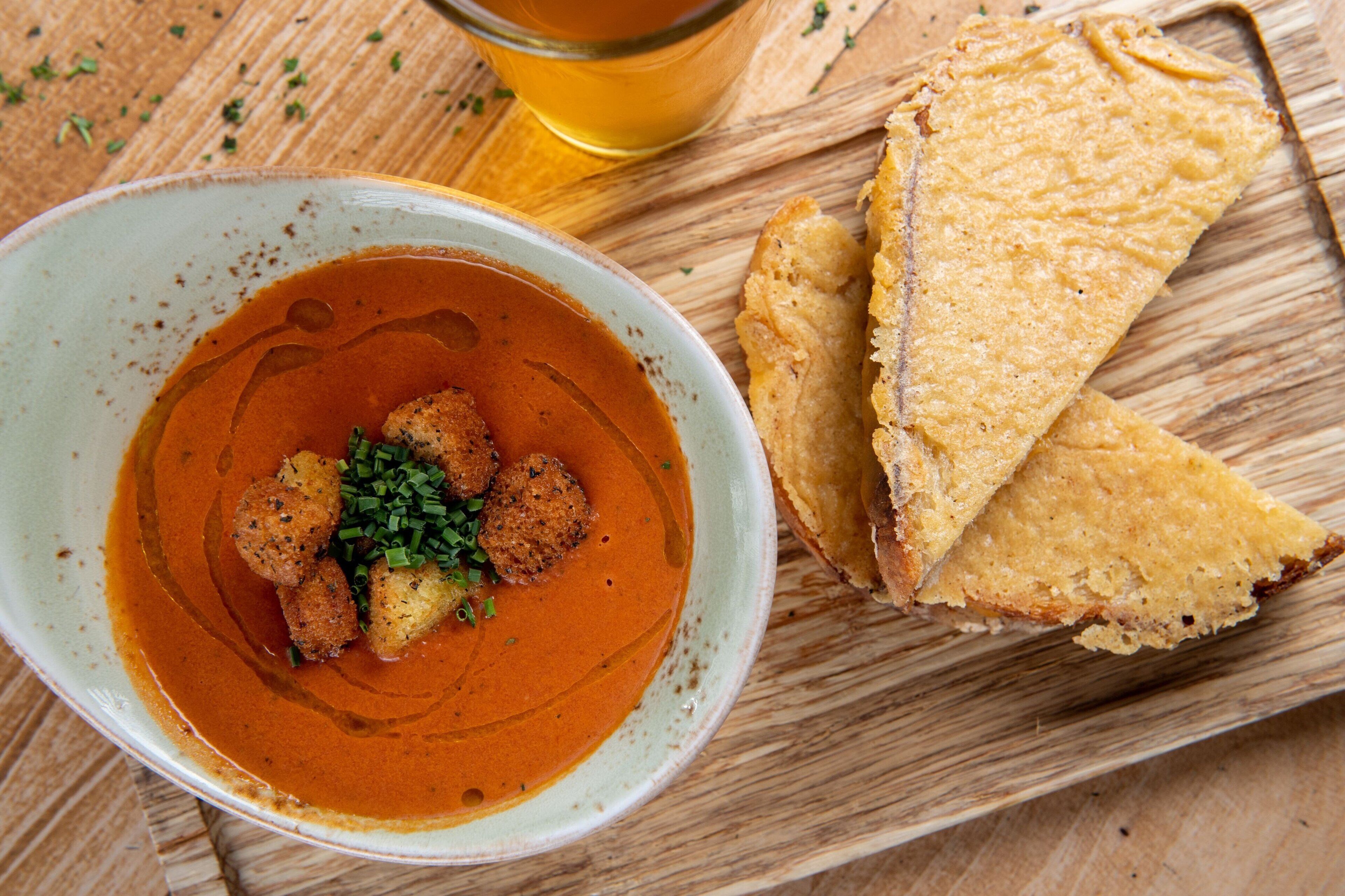 lunch and dinner served, american cuisine