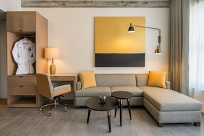 Premium bedding, pillowtop beds, in-room safe, individually decorated - The Hi-Lo, Autograph Collection (Portland)