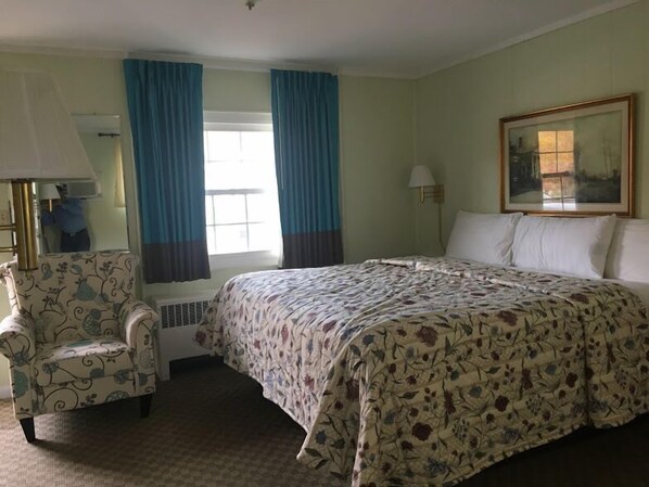 经济客房, 1 张特大床, 简易厨房, 山景 | 私人厨房 | 冰箱、微波炉、茶具/咖啡用具