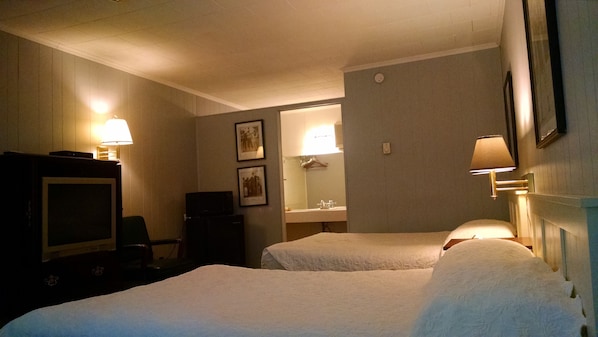 Economy Room, 2 Double Beds, Refrigerator & Microwave, Mountain View | Desk, iron/ironing board, rollaway beds, free WiFi
