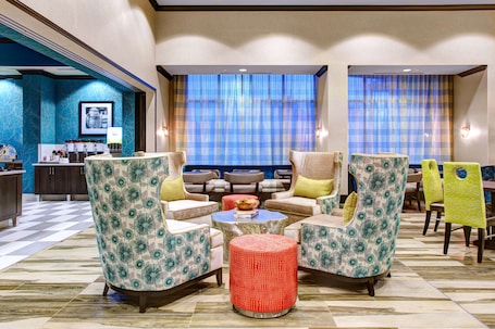 Lobby. Hampton Inn & Suites by Hilton Atlanta Perimeter Dunwoody