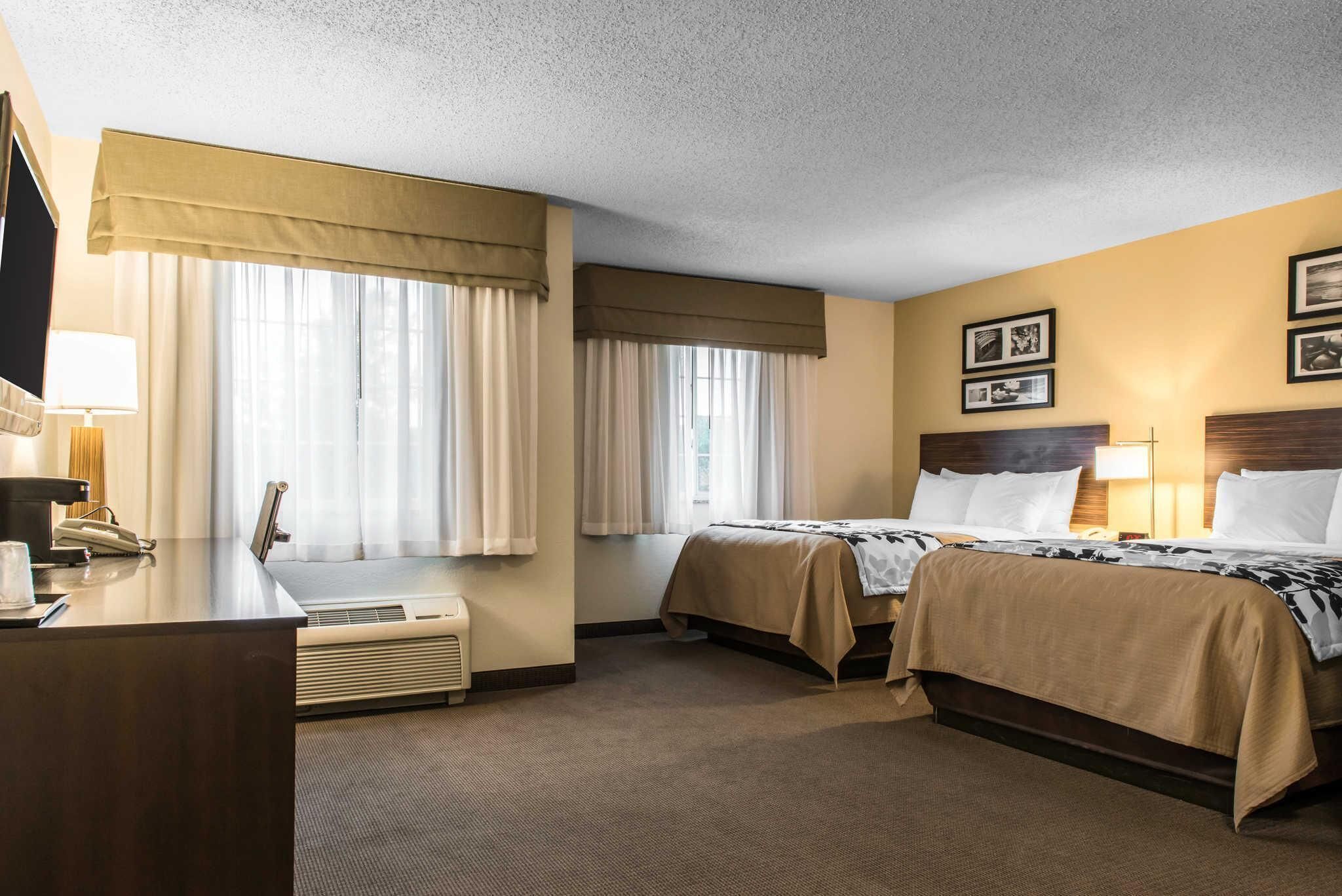 Premium bedding, desk, iron/ironing board, free WiFi