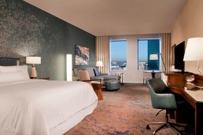 Hypo-allergenic bedding, pillowtop beds, in-room safe, desk - The Westin Dallas Downtown (Dallas)