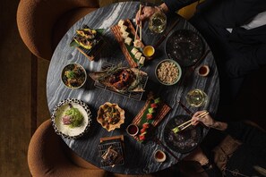 3 restaurantes; se sirve desayuno, almuerzo y cena; cocina mediterránea