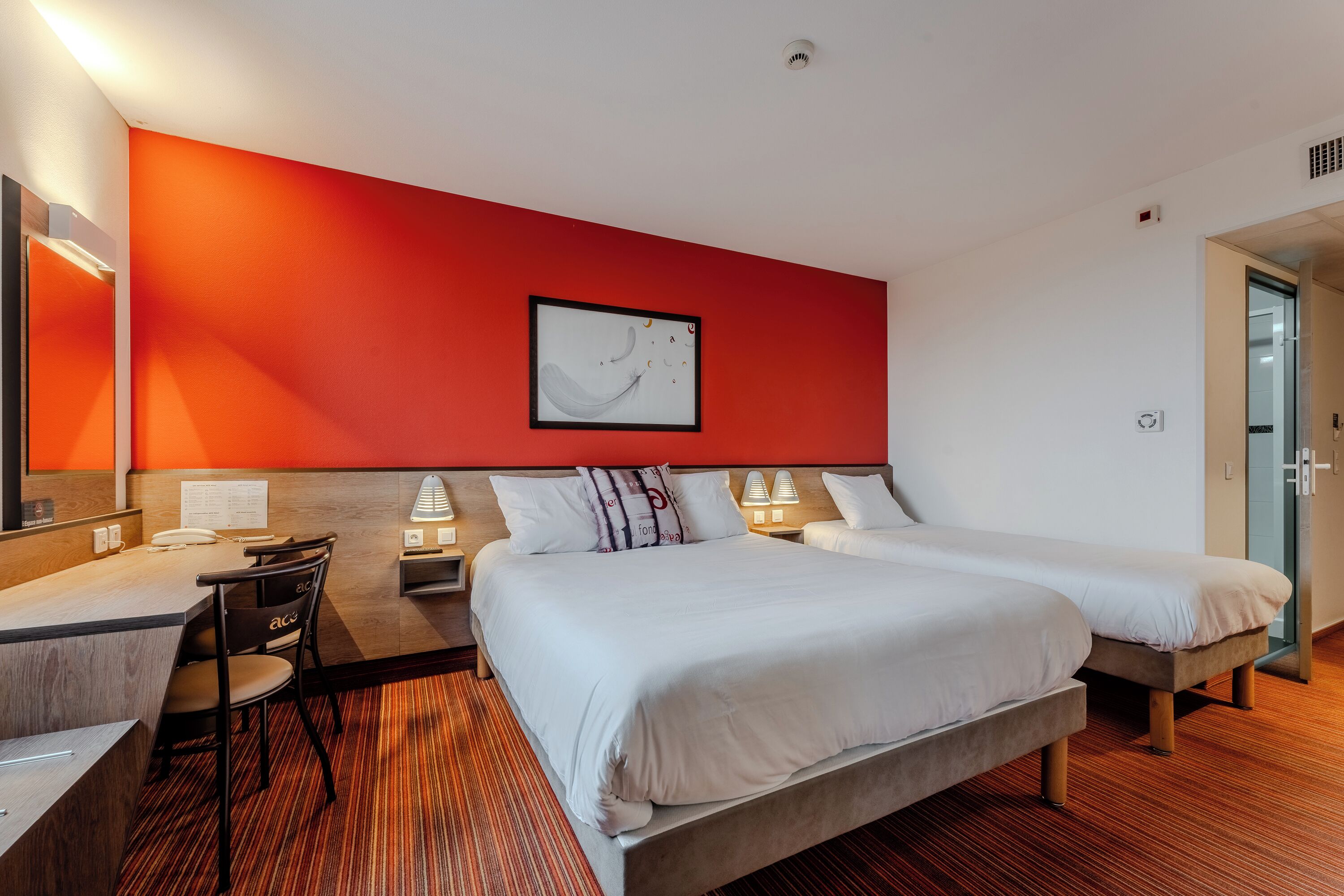 Quadruple Room | Desk, soundproofing, free WiFi, bed sheets