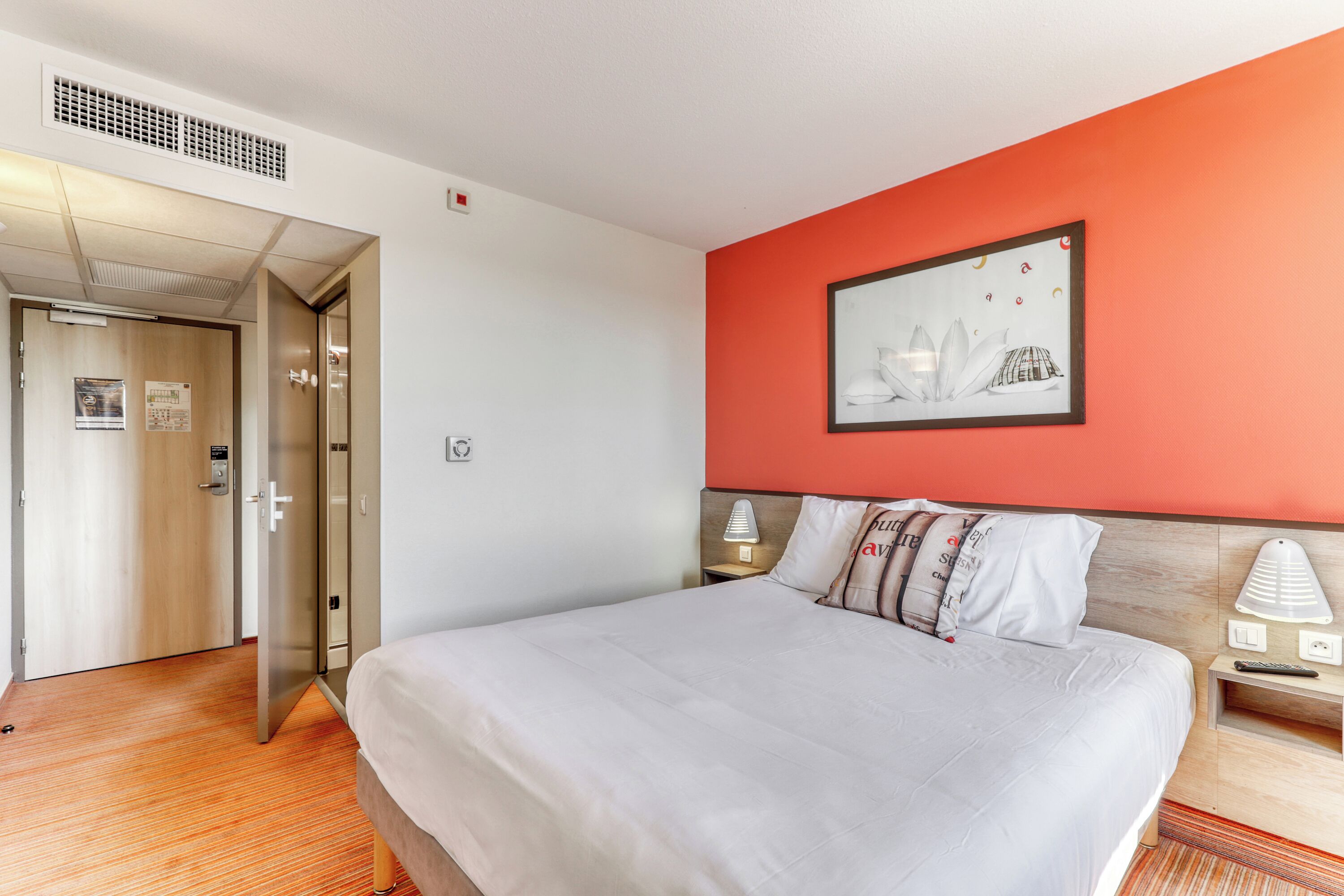 double room | desk, soundproofing, free wifi, bed sheets