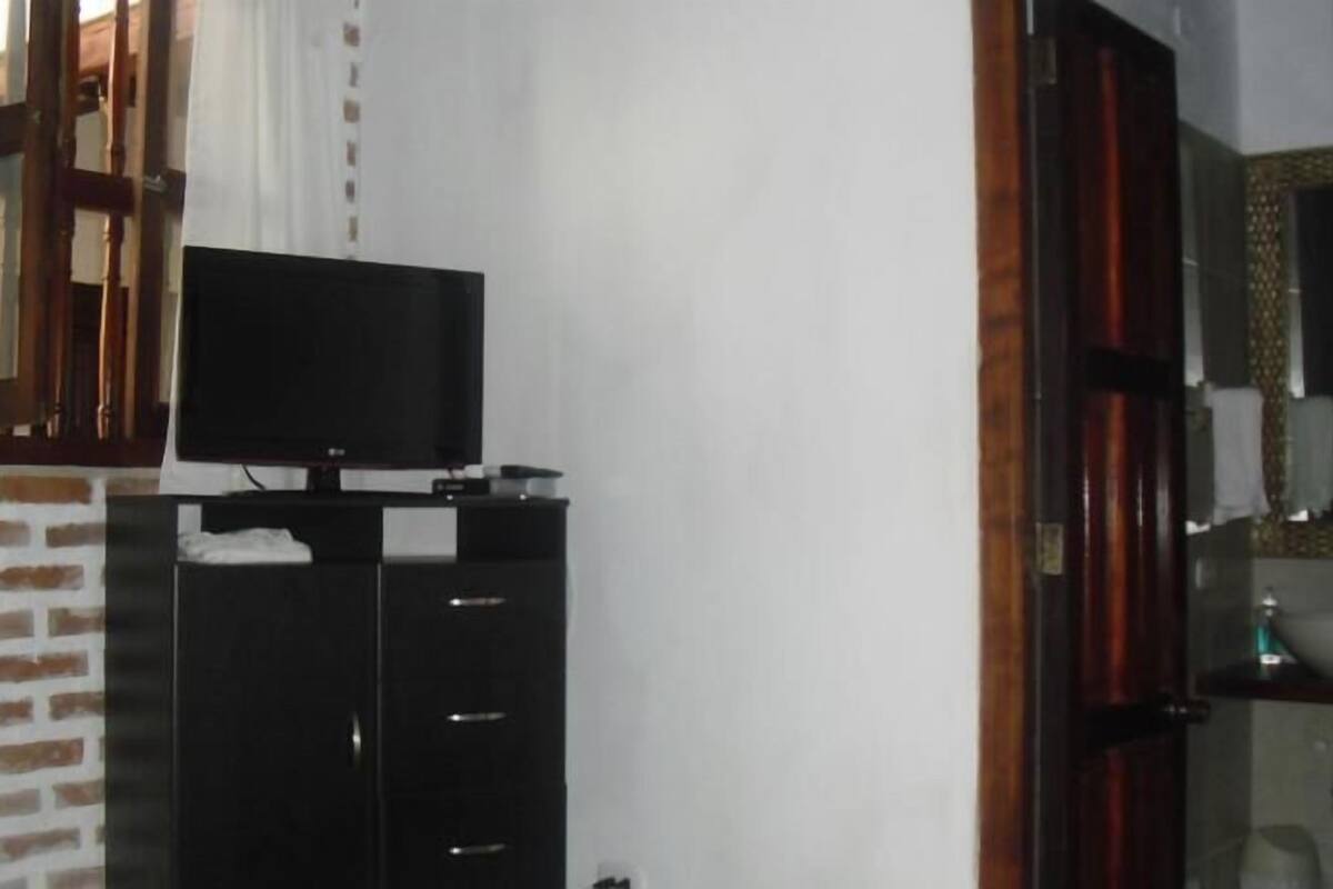 Habitación doble estándar | Minibar, caja de seguridad en la habitación y wifi gratis