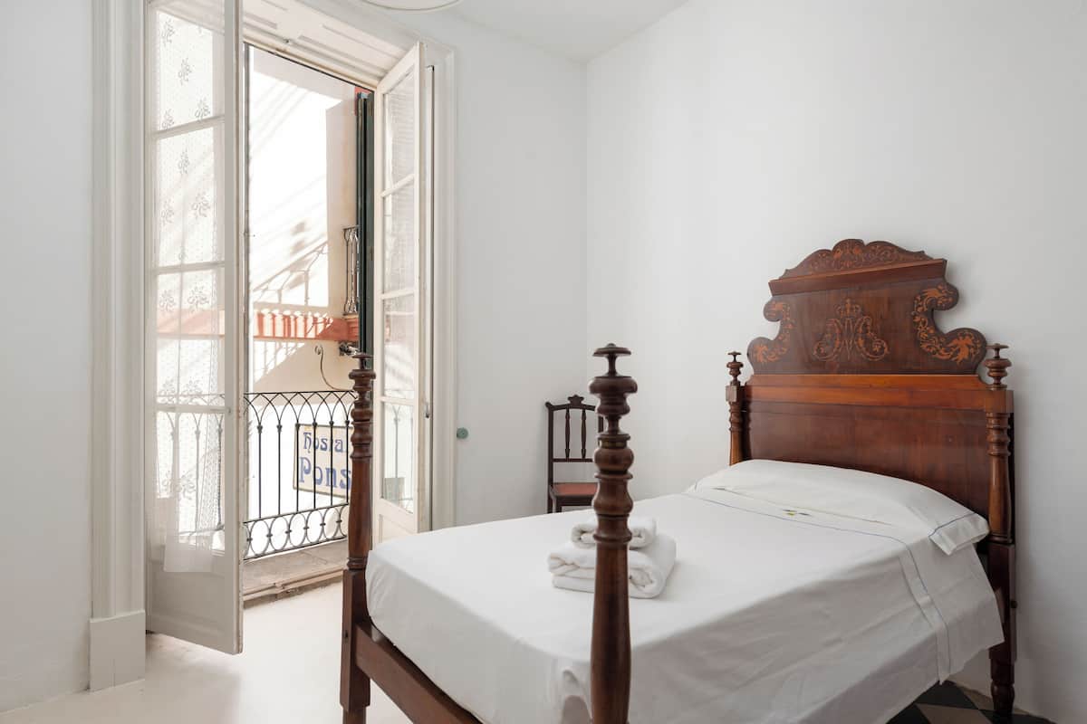 Cortinas blackout, tabla de planchar con plancha y wifi gratis