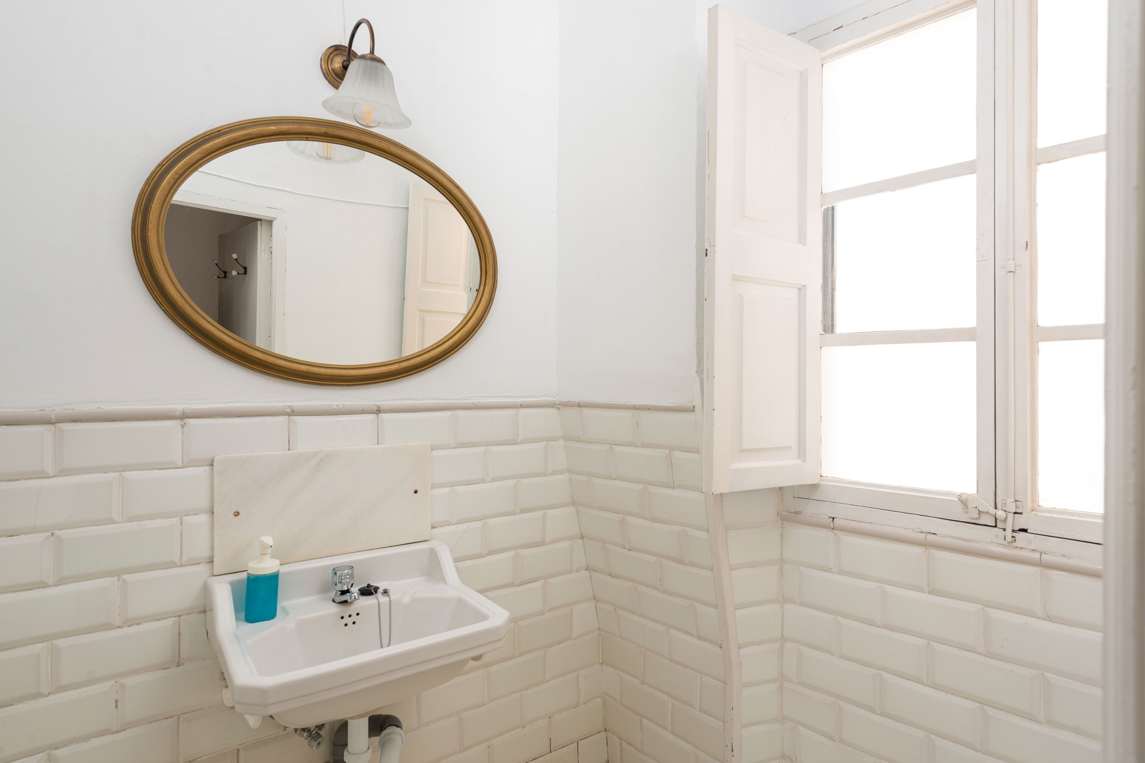 Habitación doble, baño privado | Baño | Ducha, secador de pelo y toallas