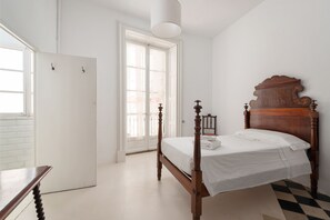 Rideaux occultants, fer et planche à repasser, Wi-Fi gratuit