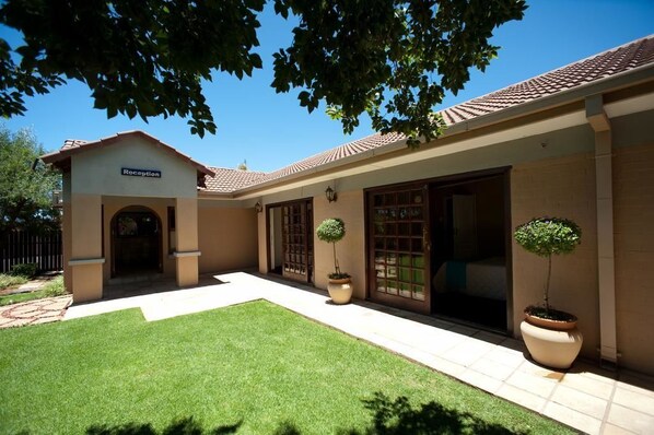 Exterior - Rise and Shine Lodge (Bloemfontein)