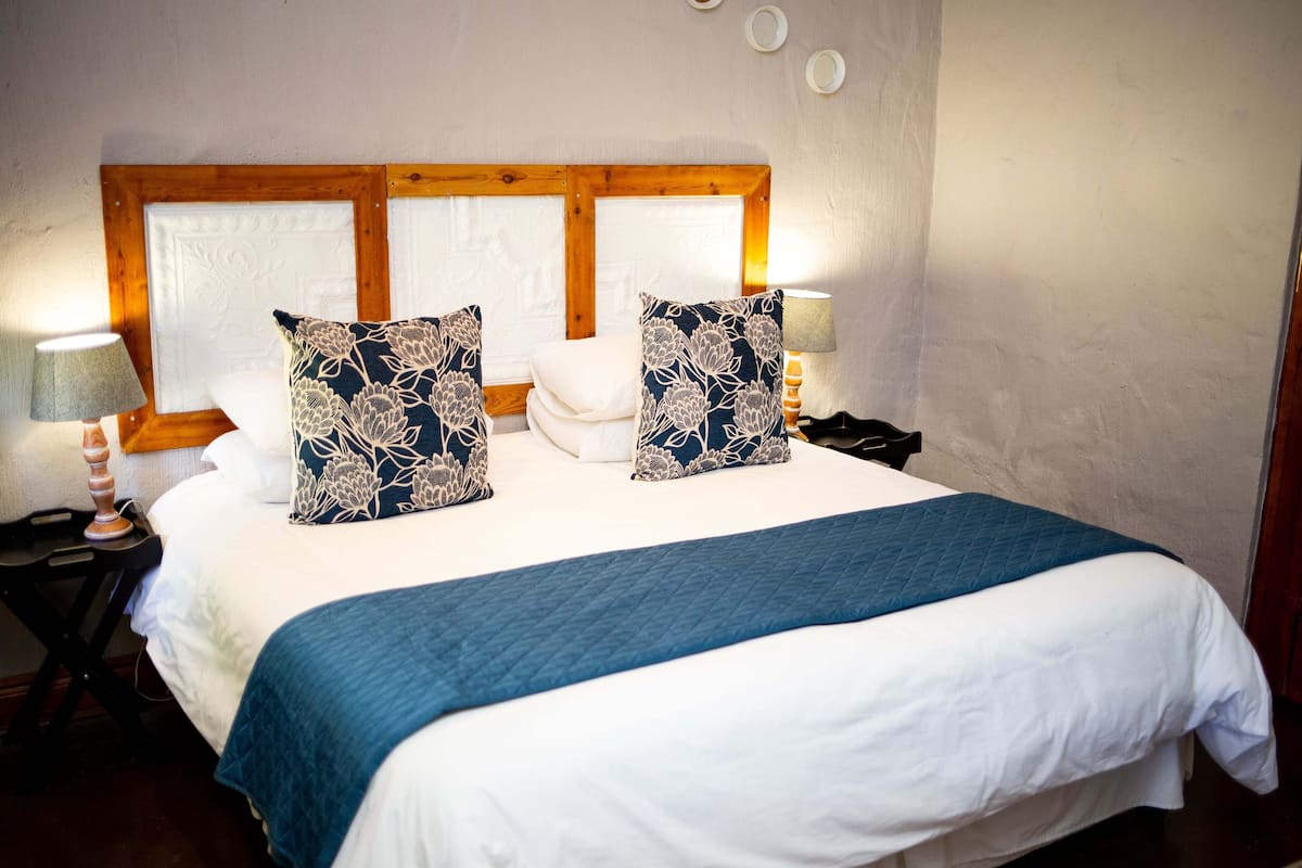 Double or Twin Room, Garden View | Minibar, in-room safe, individually decorated, individually furnished