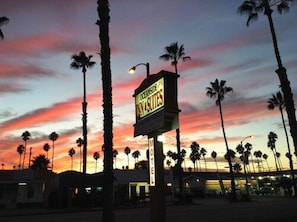 Exterior - Oceanside Inn and Suites (Oceanside)