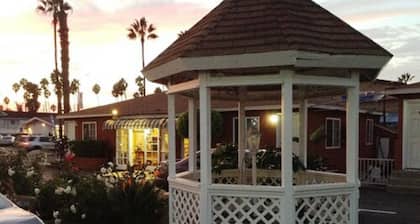 Oceanside Inn and Suites