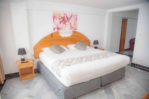 Junior Suite | In-room safe, desk, free WiFi, bed sheets - Hotel La Giralda (Ibarra)