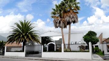 Fachada de la propiedad