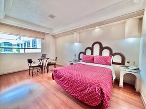 Standard Room | Premium bedding, in-room safe, desk, iron/ironing board - Global Express Puebla (Cuautlancingo)