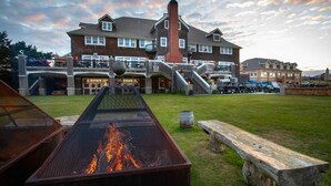 A large building with a fire pit and outdoor seating area. - McMenamins Gearhart Hotel (Gearhart)