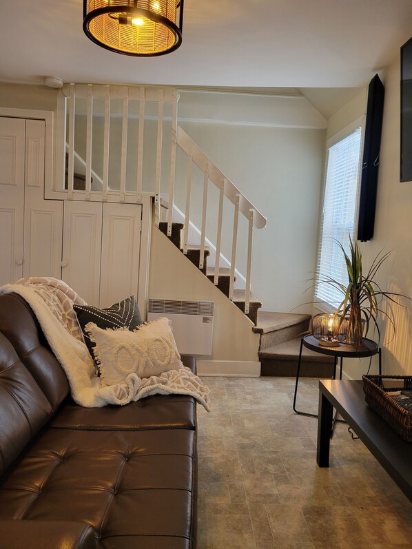 Family Suite, 2 Bedrooms, Non Smoking, Kitchen | Living area