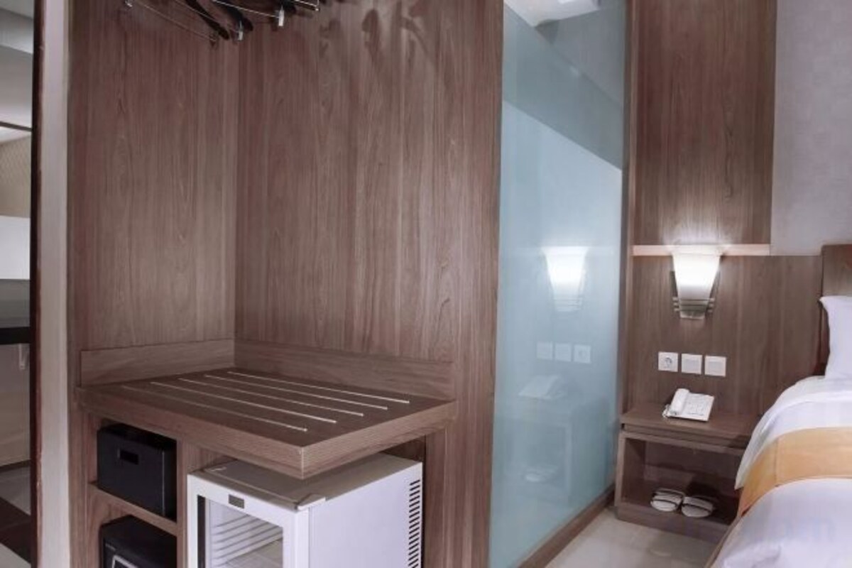 1 chambre, minibar, coffres-forts dans les chambres, bureau