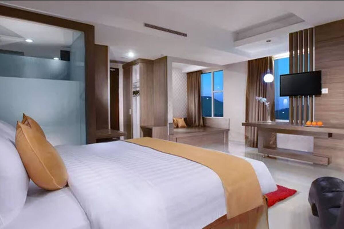1 dormitorio, minibar, caja fuerte y escritorio