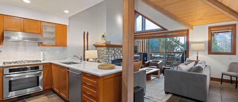 Montebello 4847 ( Den) | 전용 주방 | 대용량 냉장고, 전자레인지, 오븐, 쿡탑