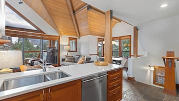 Montebello 4847 ( Den) | Dapur pribadi | Lemari es besar, microwave, oven, dan kompor