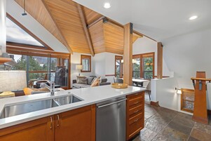 Montebello 4847 ( Den) | Private kitchen