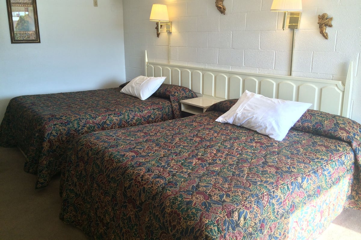 Standaard kamer, 2 queensize bedden | Een bureau, gratis wifi, beddengoed