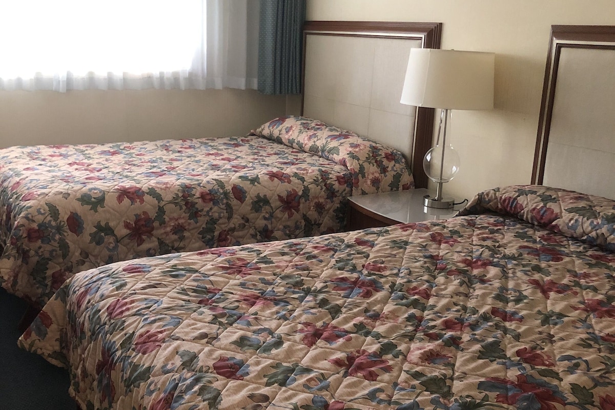 Desk, laptop workspace, WiFi (free), individually furnished