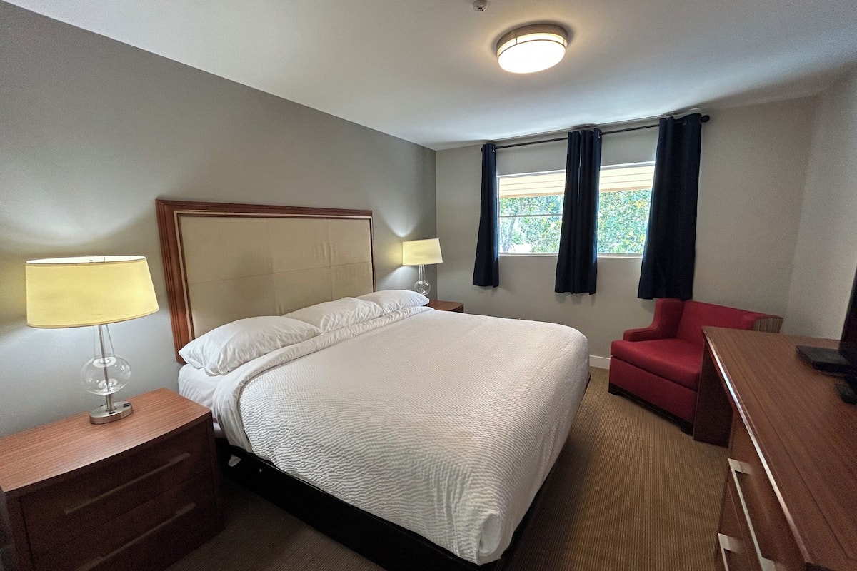 Individually furnished, desk, laptop workspace, free WiFi