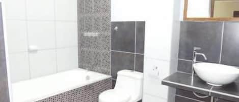 Double Room, 1 Queen Bed | Bathroom | Shower, free toiletries