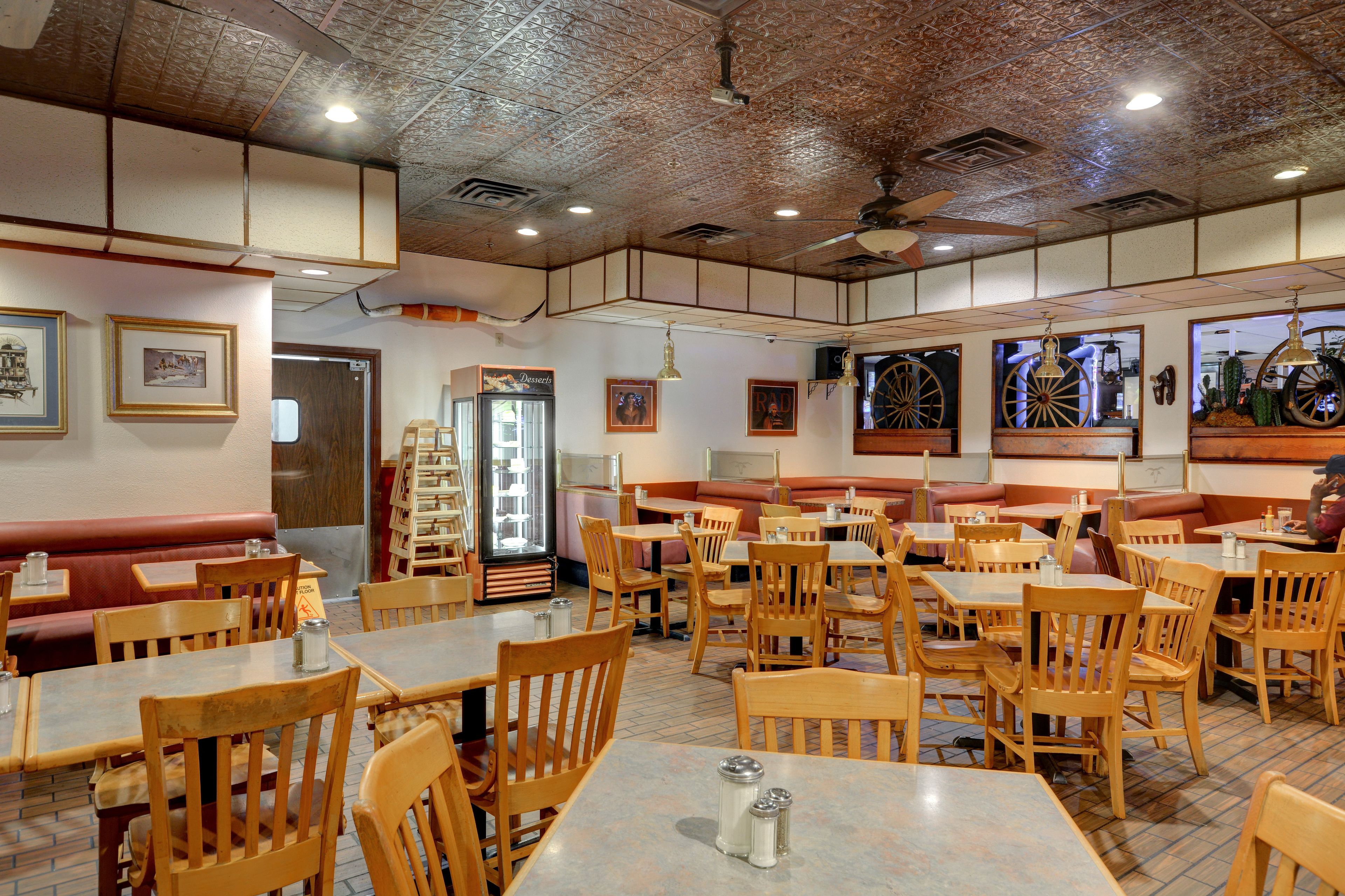 Breakfast, lunch, dinner served; American cuisine 