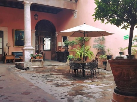 Lunch and dinner served, Mexican cuisine