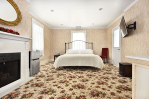 Superior Suite, Non Smoking, Balcony | Individually decorated, iron/ironing board, rollaway beds, free WiFi
