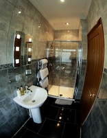 Deluxe Double Room, Ensuite | Bathroom