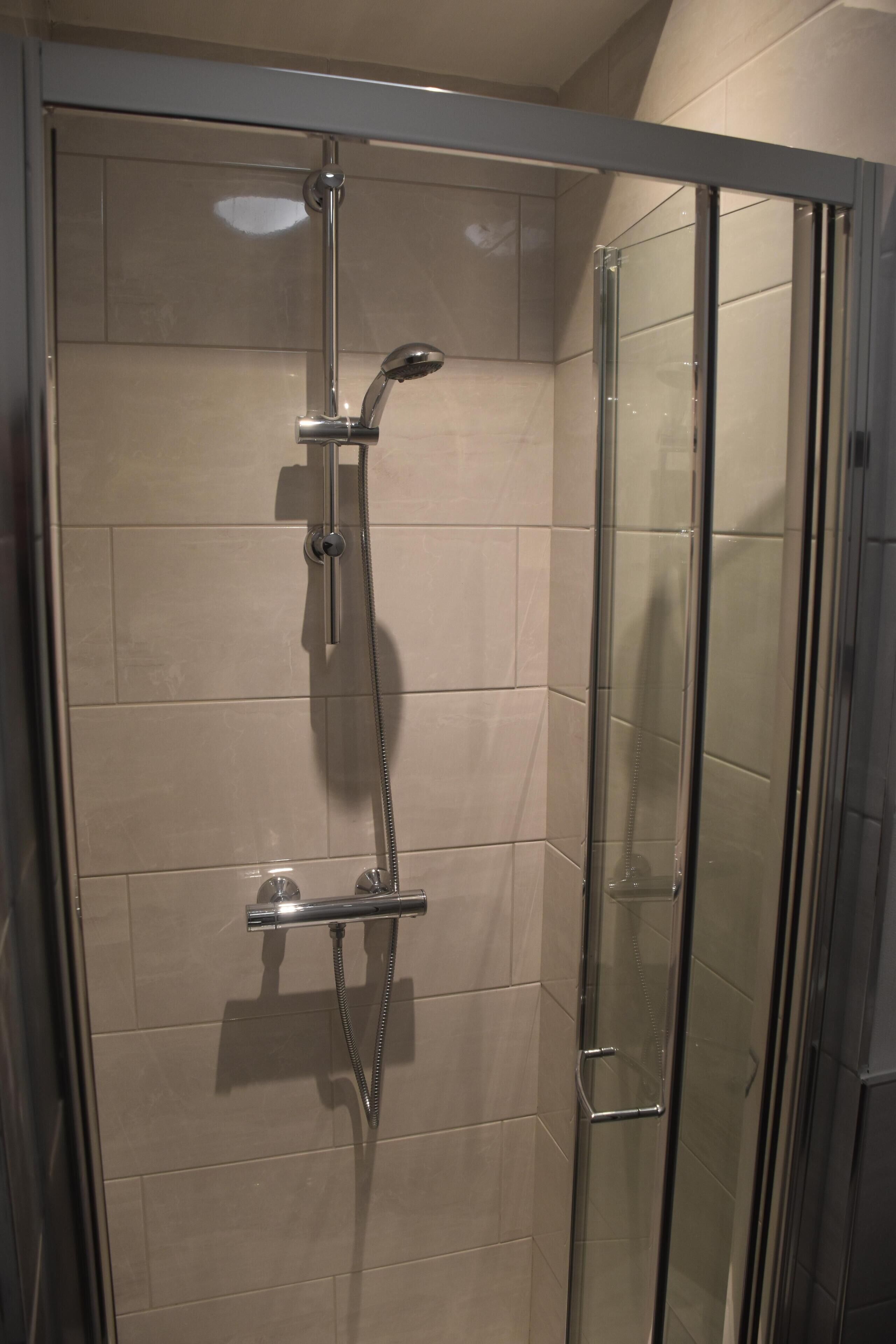 Double or Twin Room, Ensuite | Bathroom | Towels