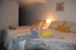 Chambre Triple Familiale, salle de bains attenante