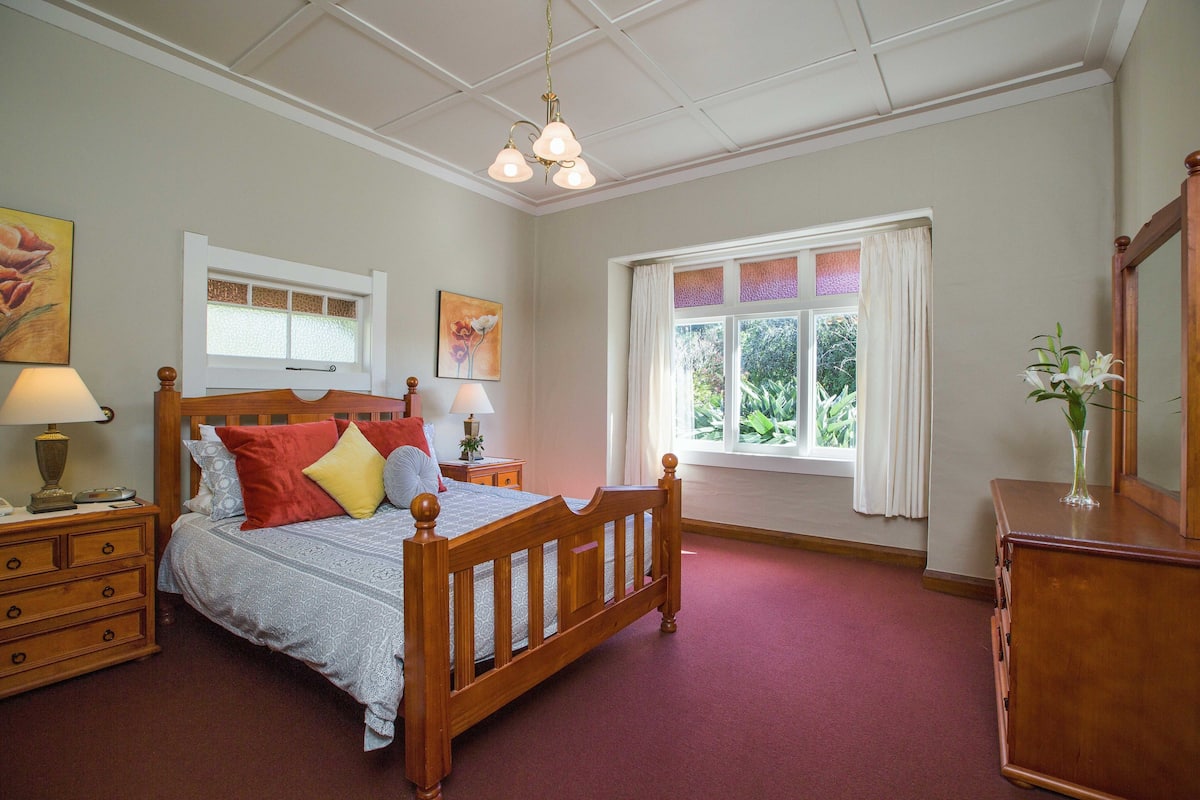Gate House | Laptop workspace, soundproofing, WiFi (free), bed sheets
