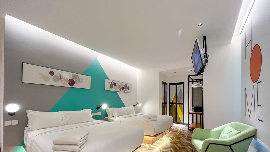 Apple 1 Hotel Queensbay