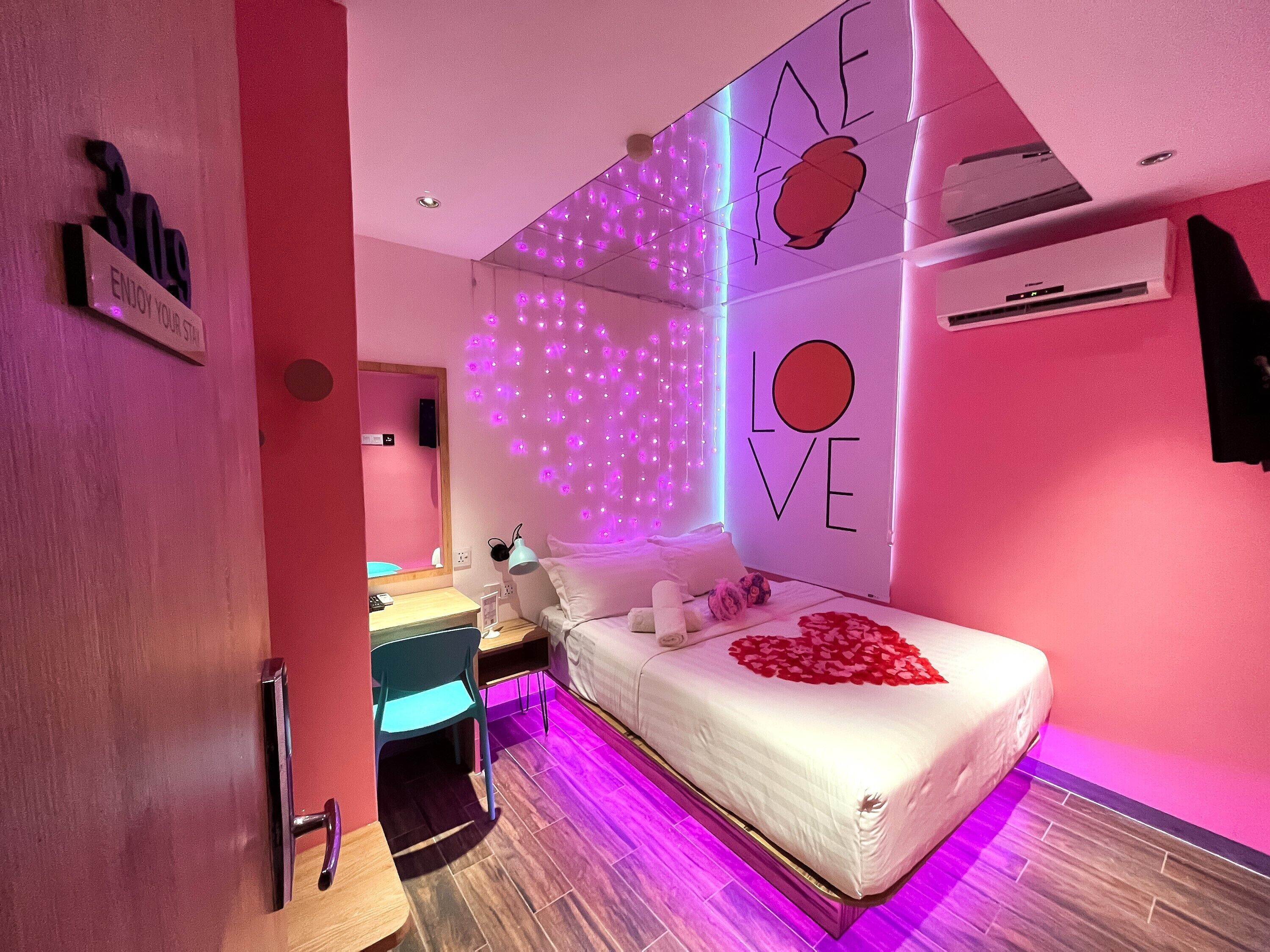 Photo - Apple 1 Hotel Queensbay