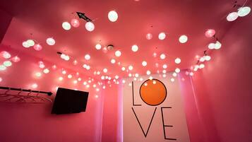 Romantic Themed Room | Premium bedding, free WiFi, bed sheets