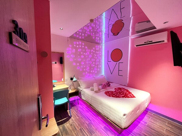 Romantic Themed Room | Hochwertige Bettwaren, kostenloses WLAN, Bettwäsche