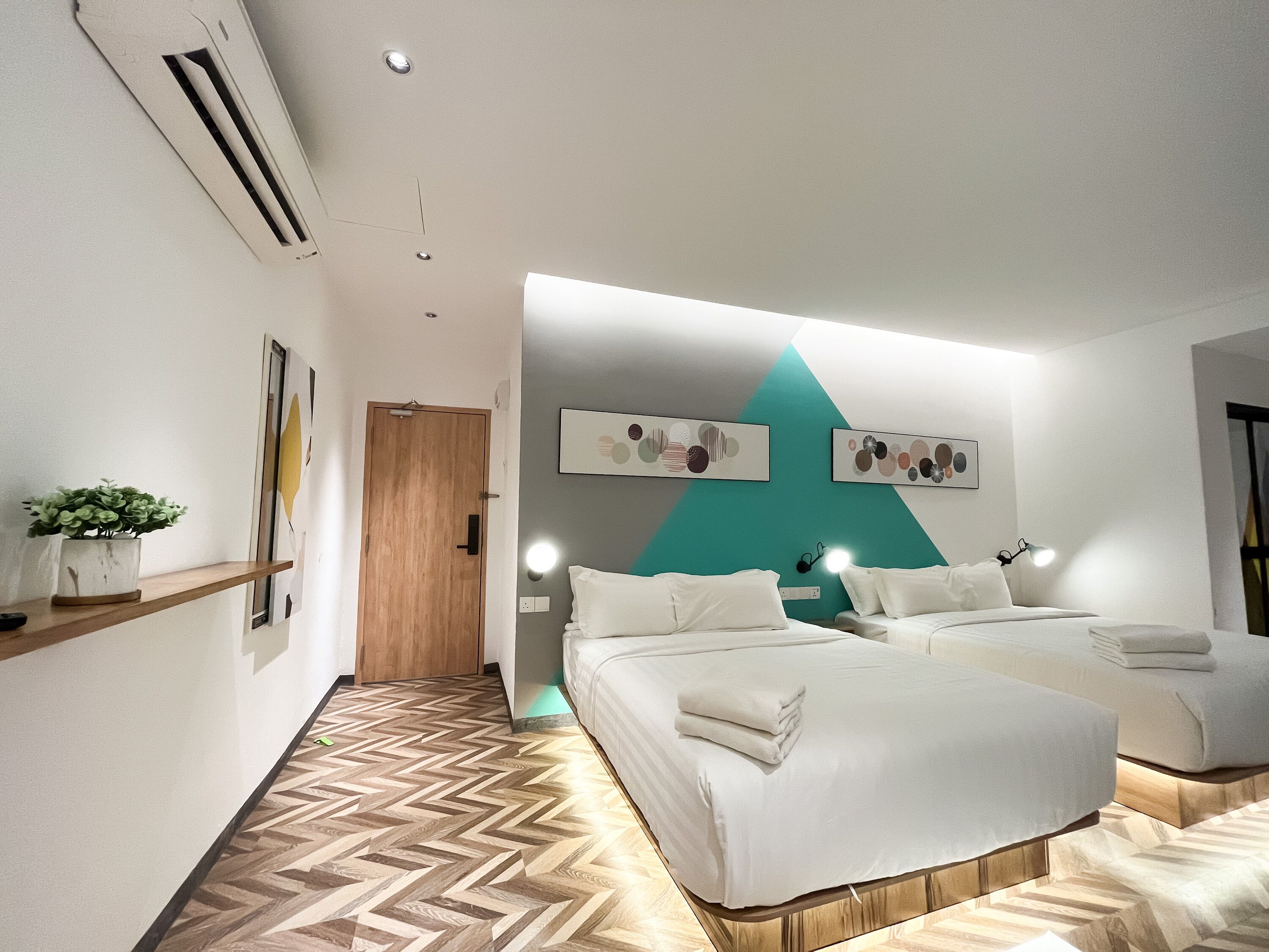 deluxe room family room 4 pax | premium bedding, free wifi, bed sheets