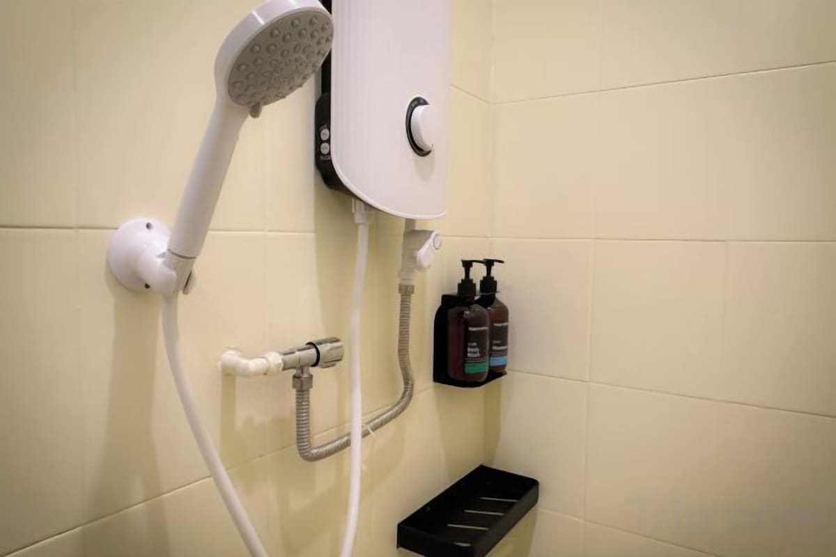 Bathroom | Shower, bidet, towels, shampoo