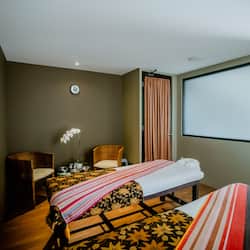 Couples treatment rooms, body treatments, aromatherapy, body scrubs