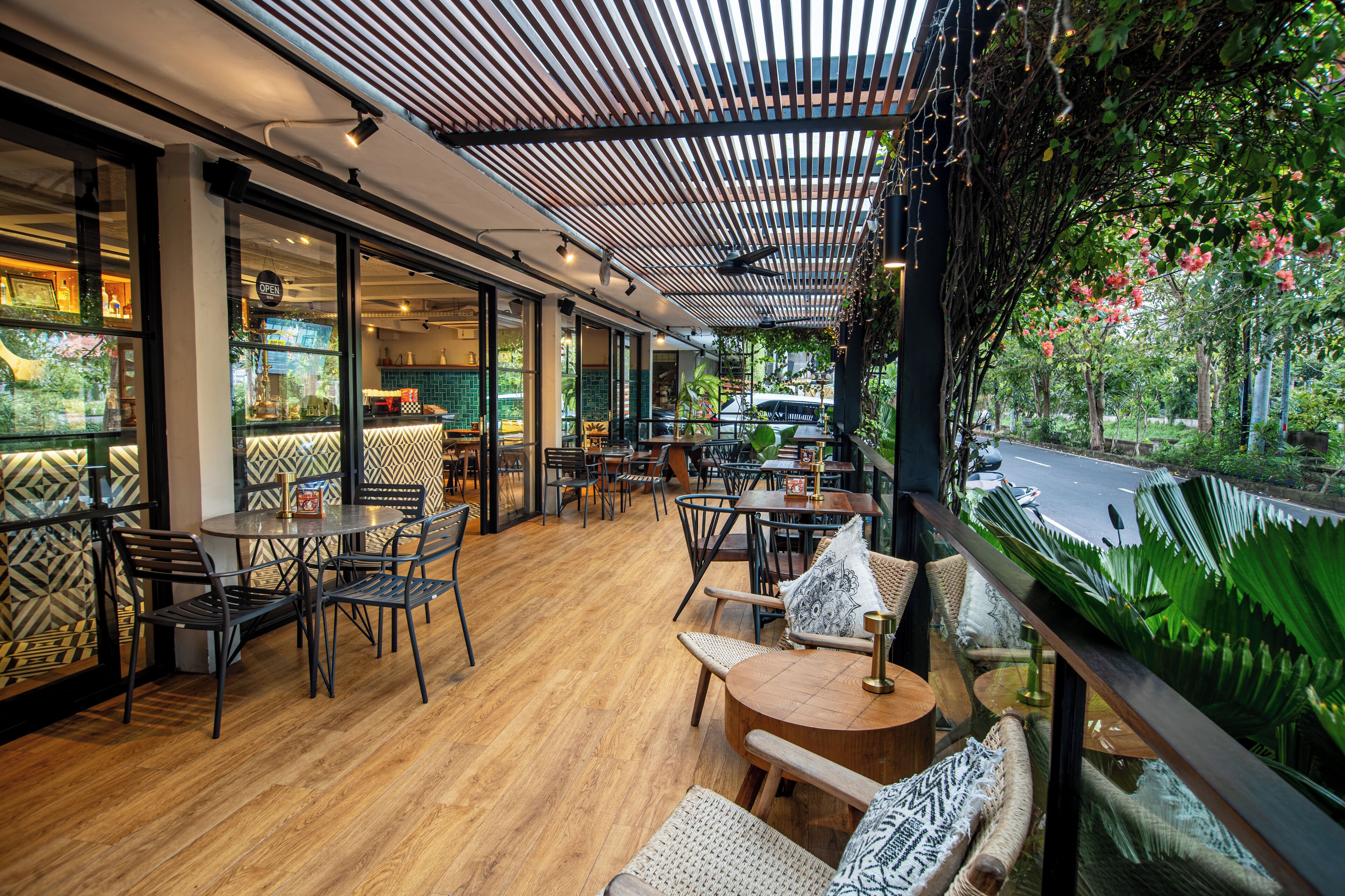 Breakfast, lunch, dinner served; international cuisine 