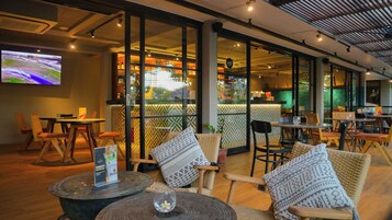 บริการอาหารเช้า อาหารกลางวัน อาหารเย็น, อาหารนานาชาติ