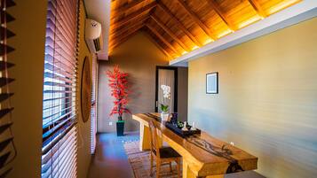 Couples treatment room(s), body treatments, aromatherapy, body scrubs