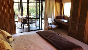 Chalet Design, 2 chambres, vue parc | Décoration personnalisée, ameublement personnalisé, bureau